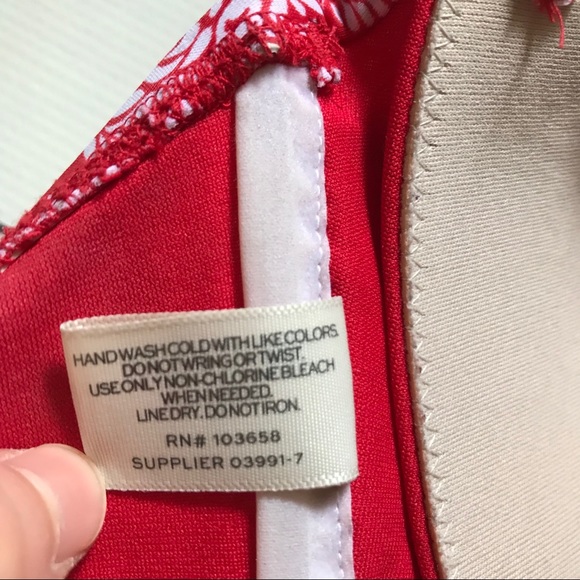 👙 Red and white padded bikini top - Picture 6 of 6